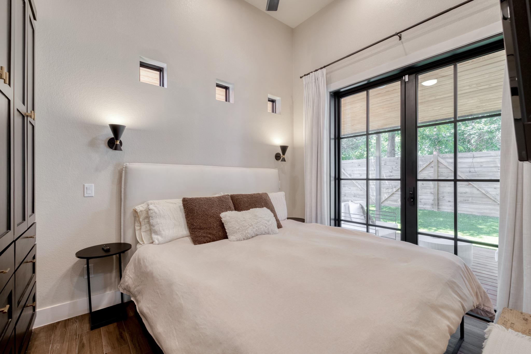 1904 E 16th St # 2, Austin, TX 78702