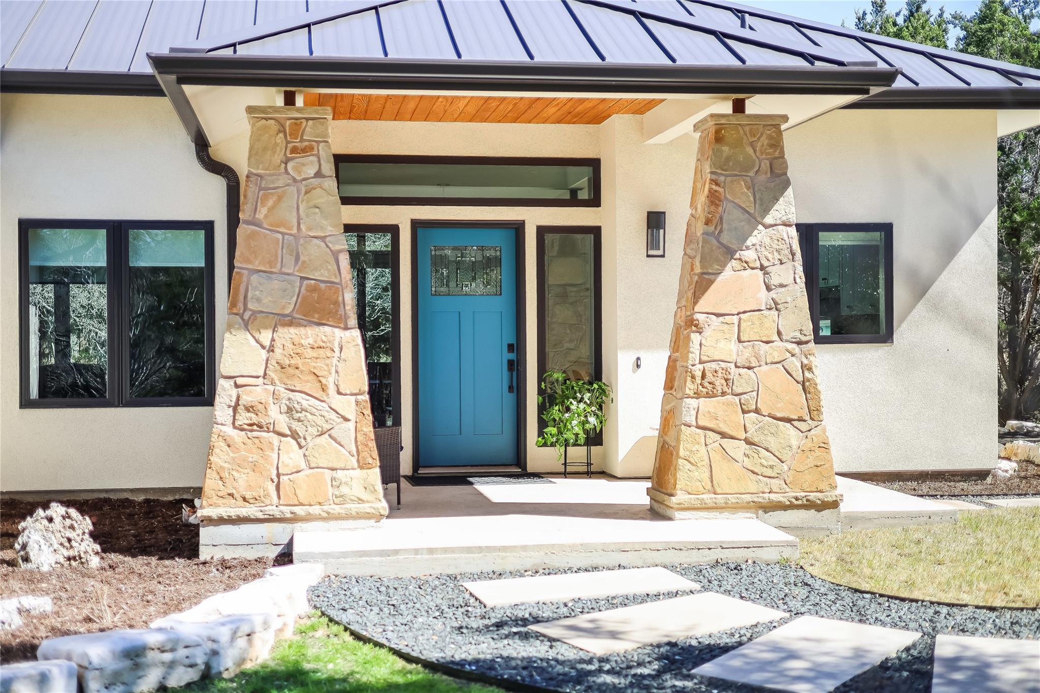 8004 Golden Oaks Ln, Austin, TX 78737