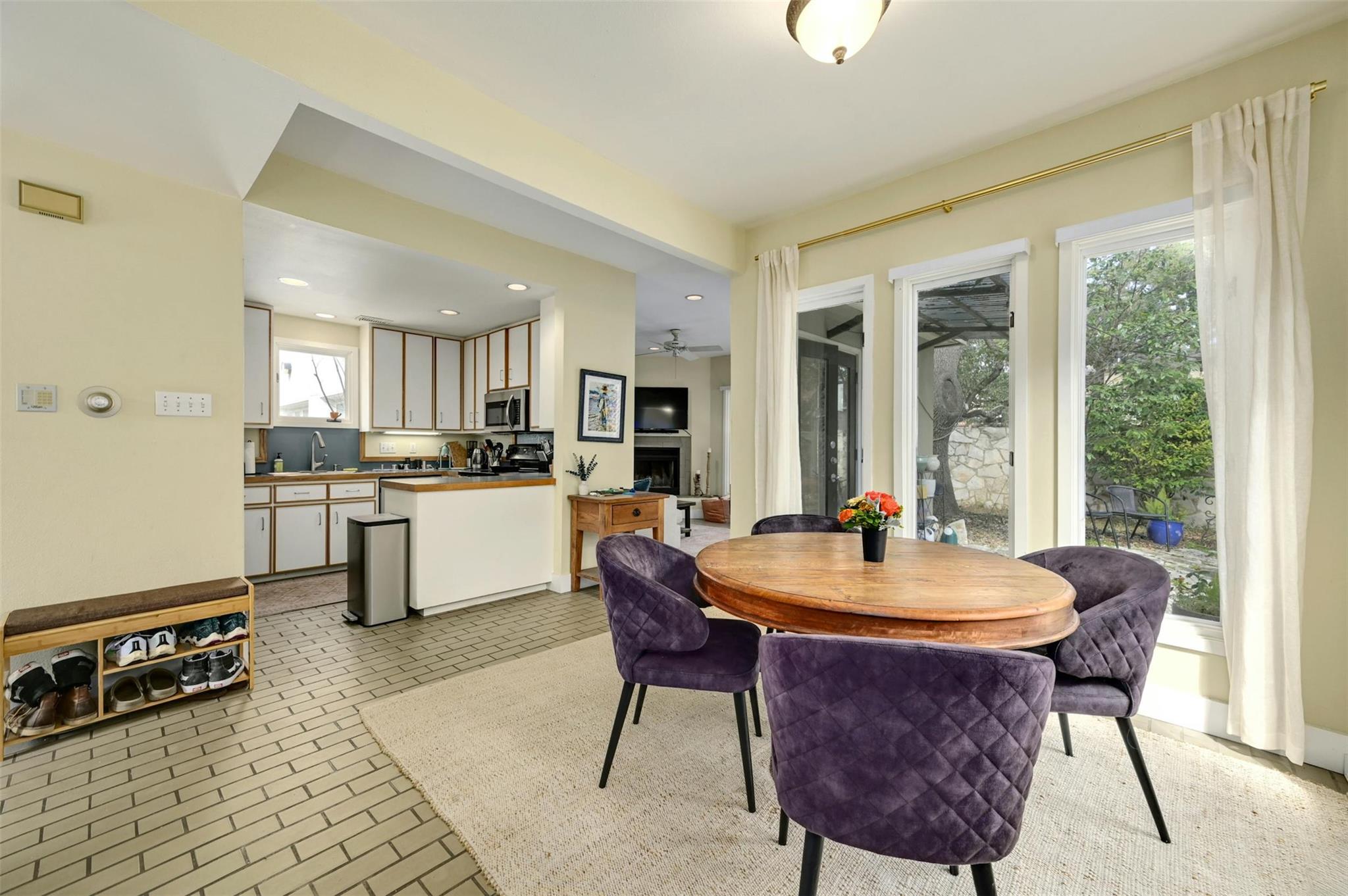 1401 Marshall Ln # B, Austin, TX 78703