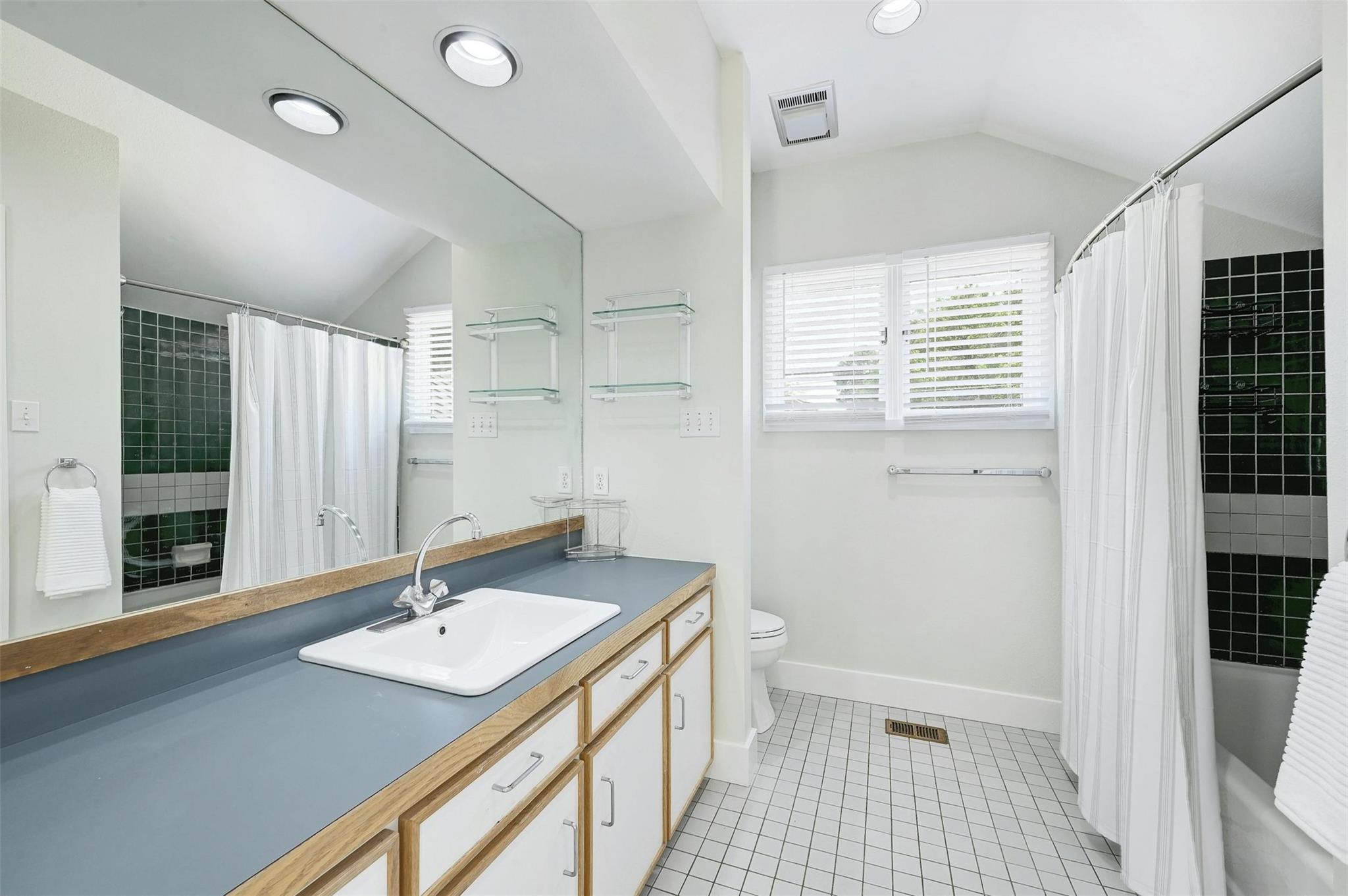 1401 Marshall Ln # B, Austin, TX 78703