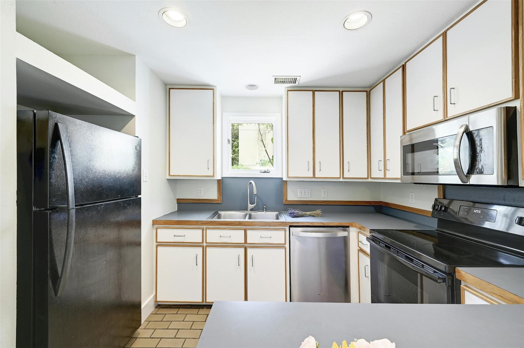 1401 Marshall Ln # B, Austin, TX 78703