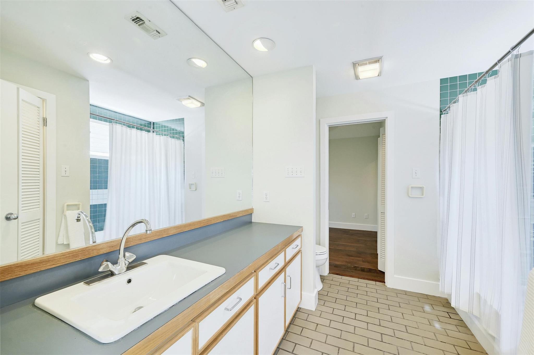 1401 Marshall Ln # B, Austin, TX 78703