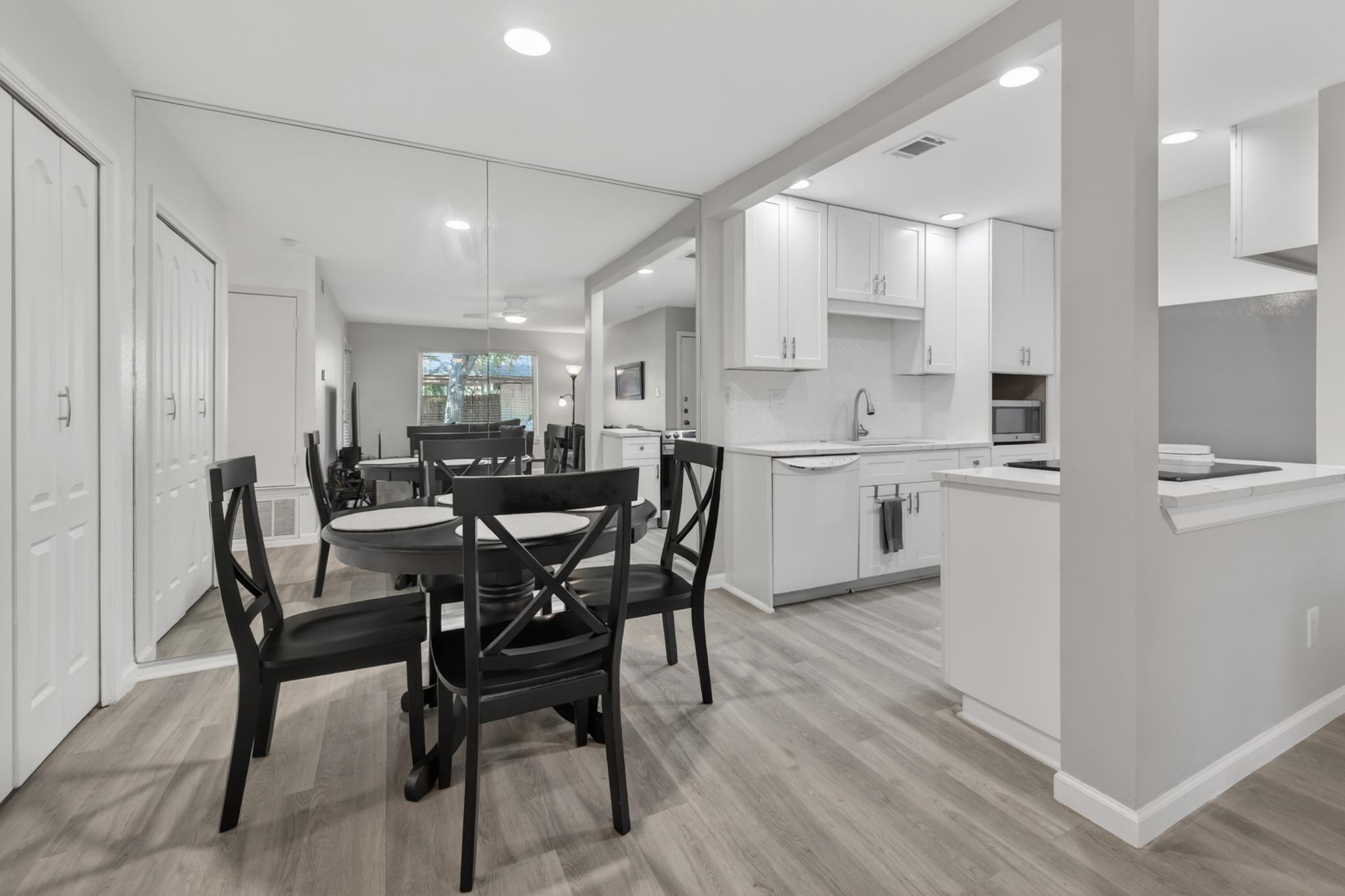 8210 Bent Tree Rd # 116, Austin, TX 78759