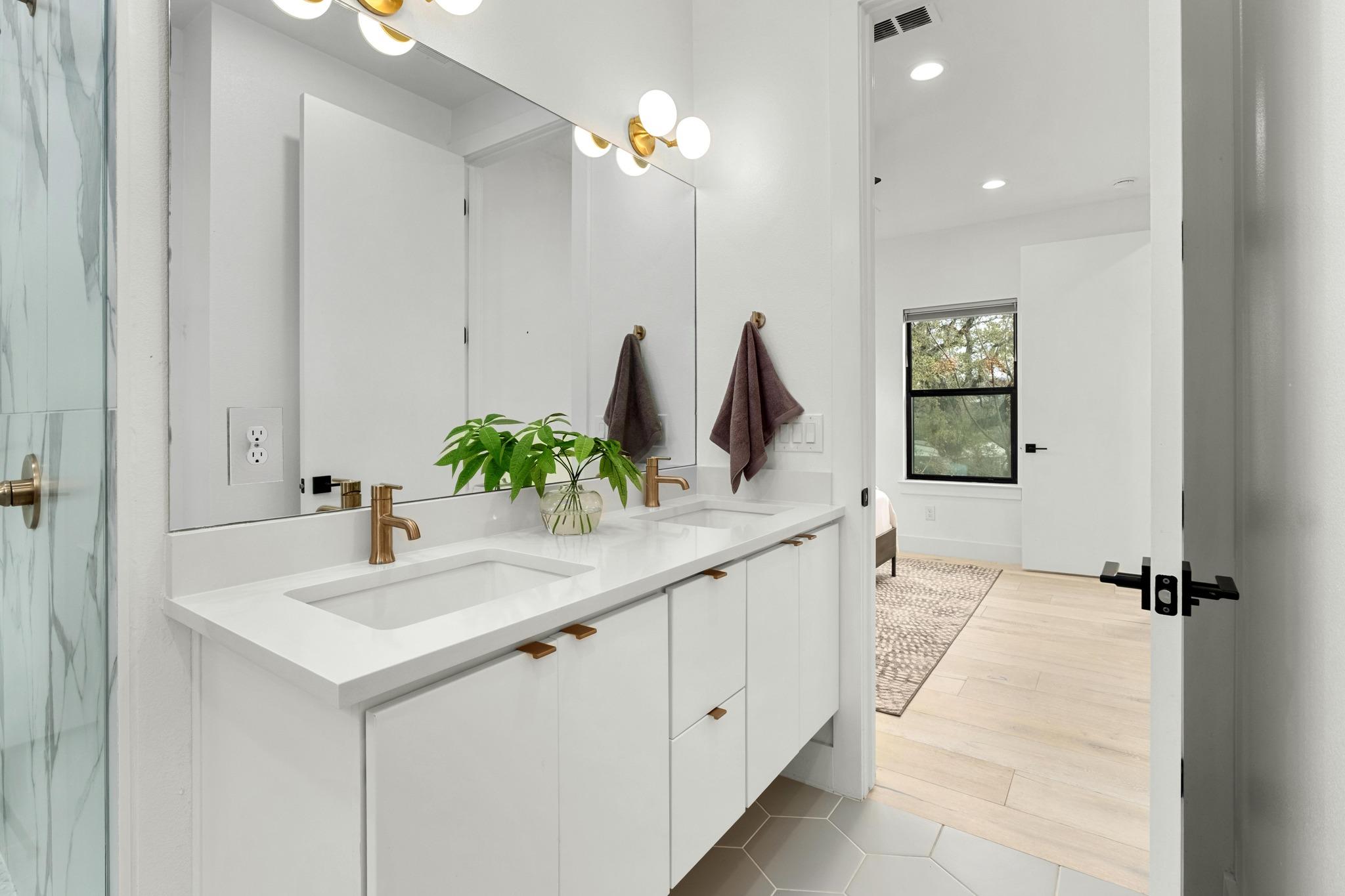 1183 Oakgrove Ave # 2, Austin, TX 78702