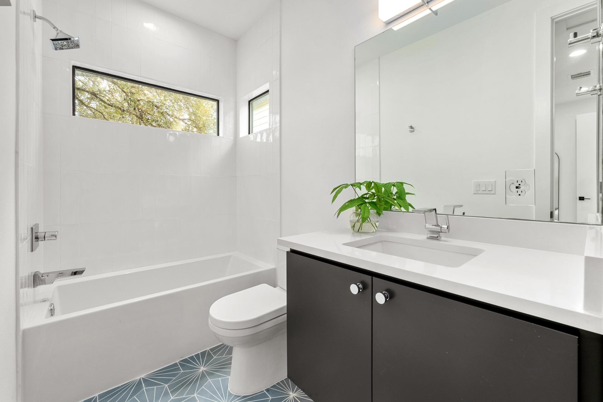 1183 Oakgrove Ave # 2, Austin, TX 78702