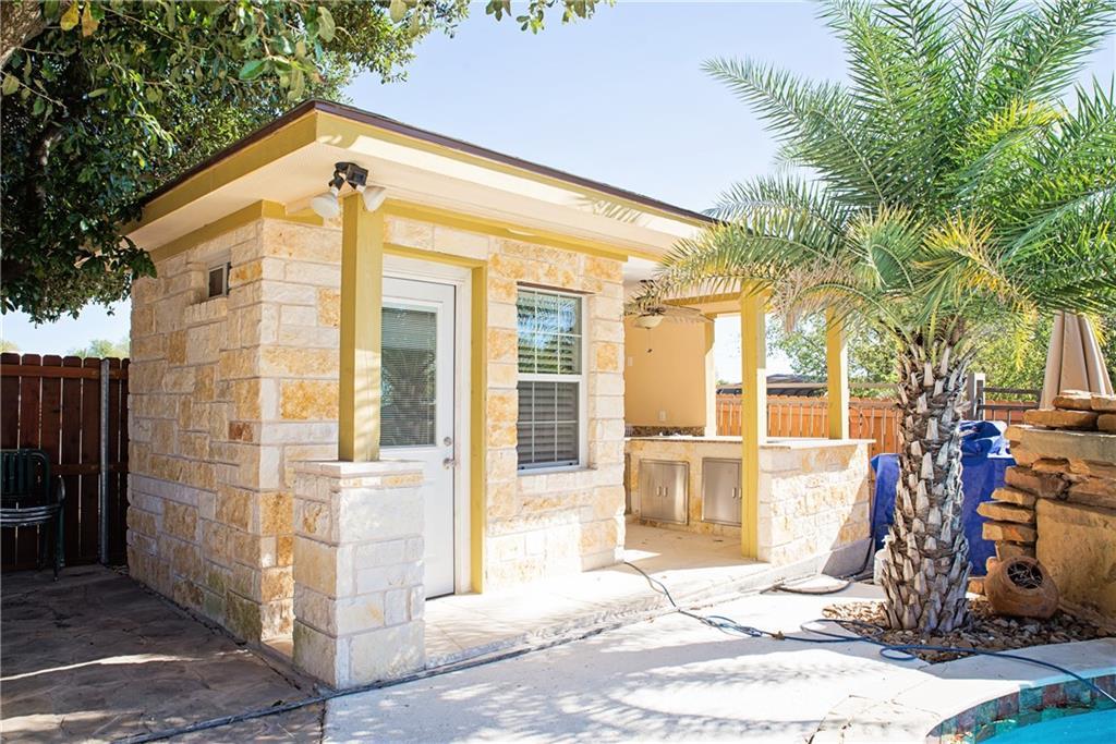 202 Spring Garden Dr # A, Hutto, TX 78634