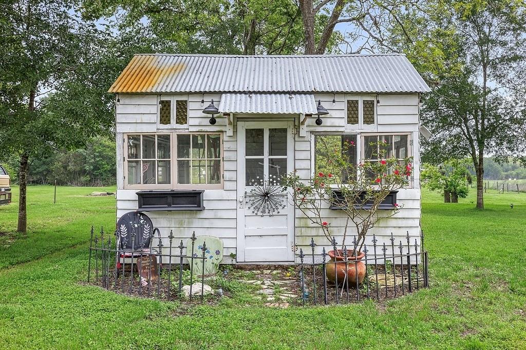326 Centennial St, Carmine, TX 78932