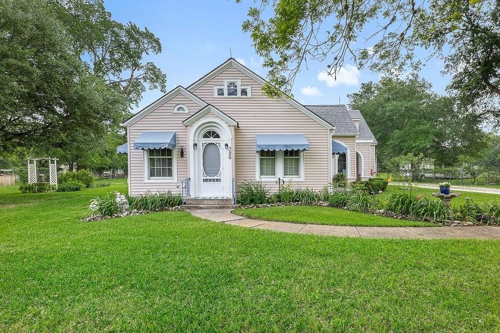326 Centennial St, Carmine, TX 78932
