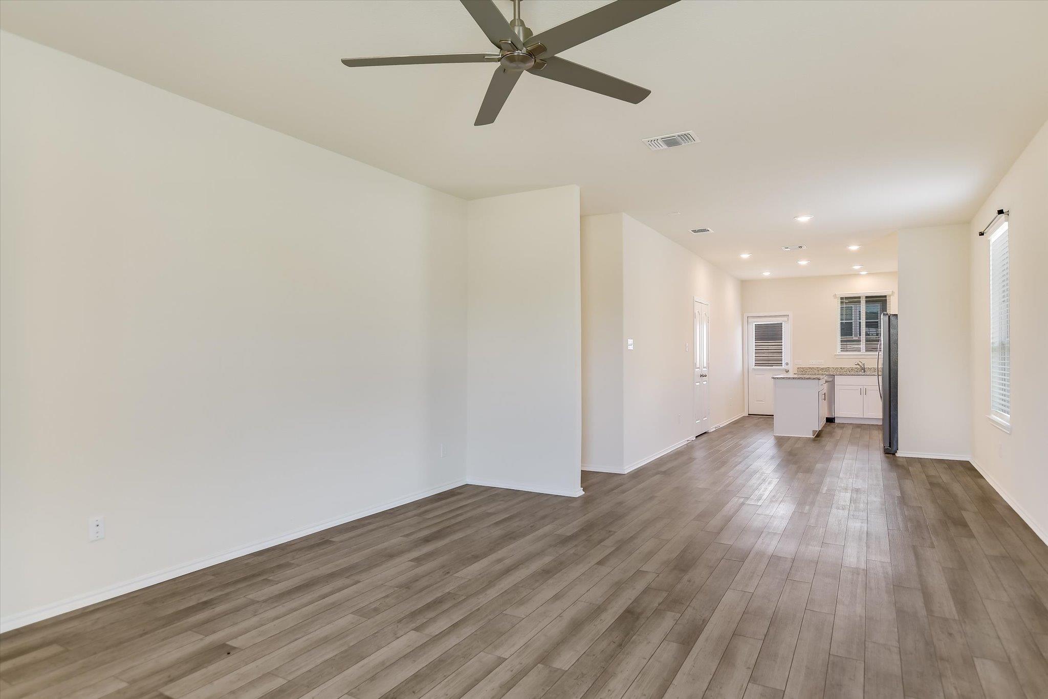 216 The Duke Dr, Jarrell, TX 76537