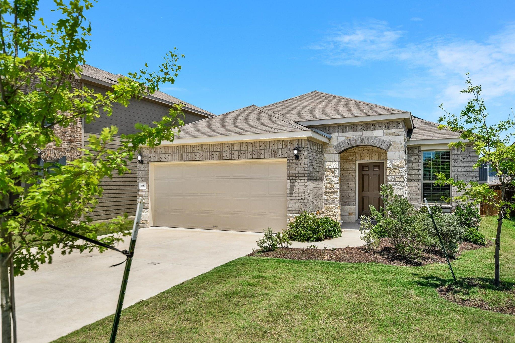 216 The Duke Dr, Jarrell, TX 76537