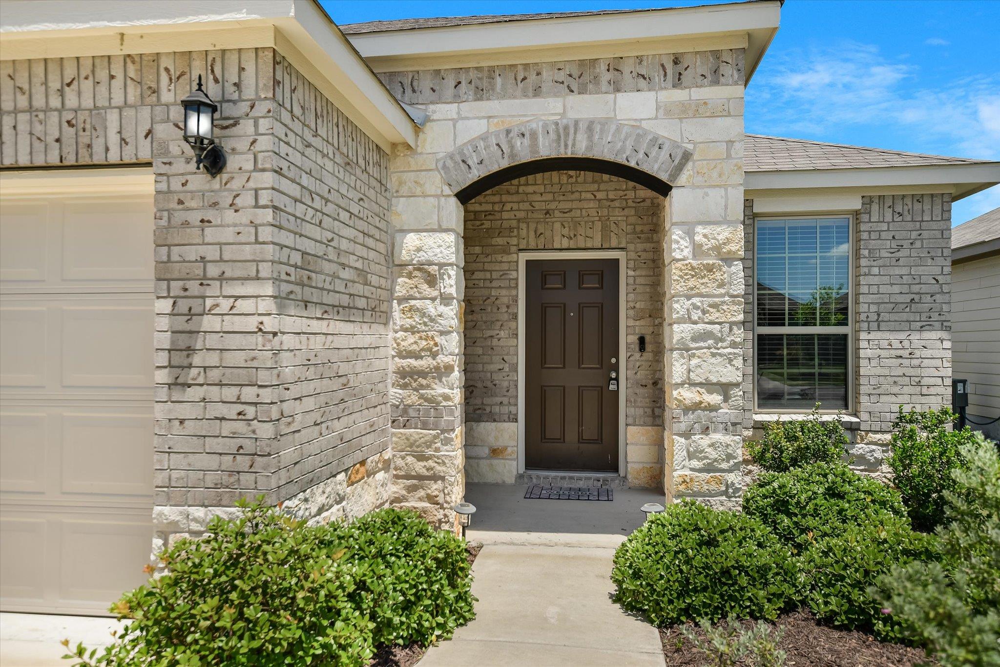 216 The Duke Dr, Jarrell, TX 76537