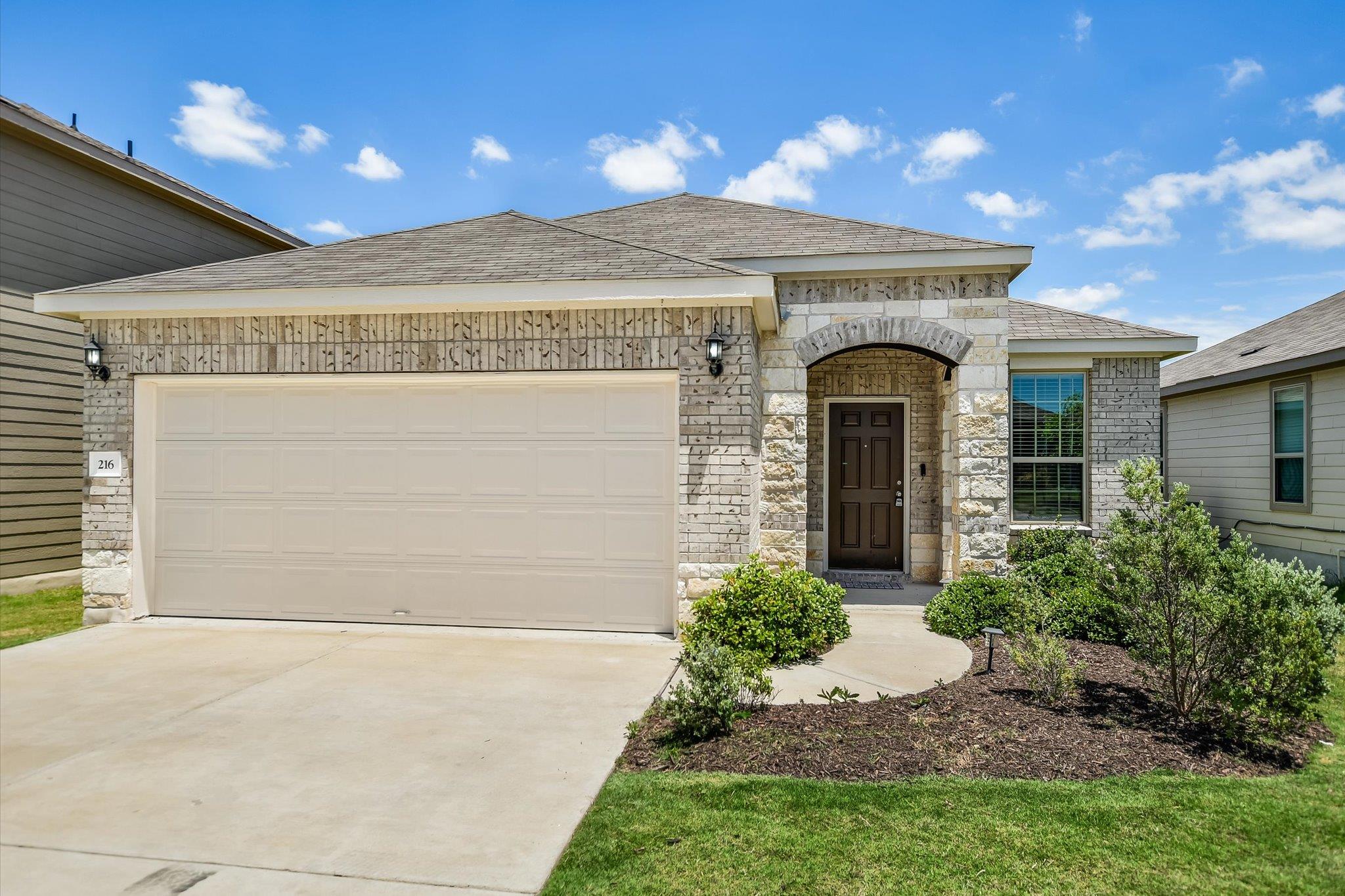 216 The Duke Dr, Jarrell, TX 76537