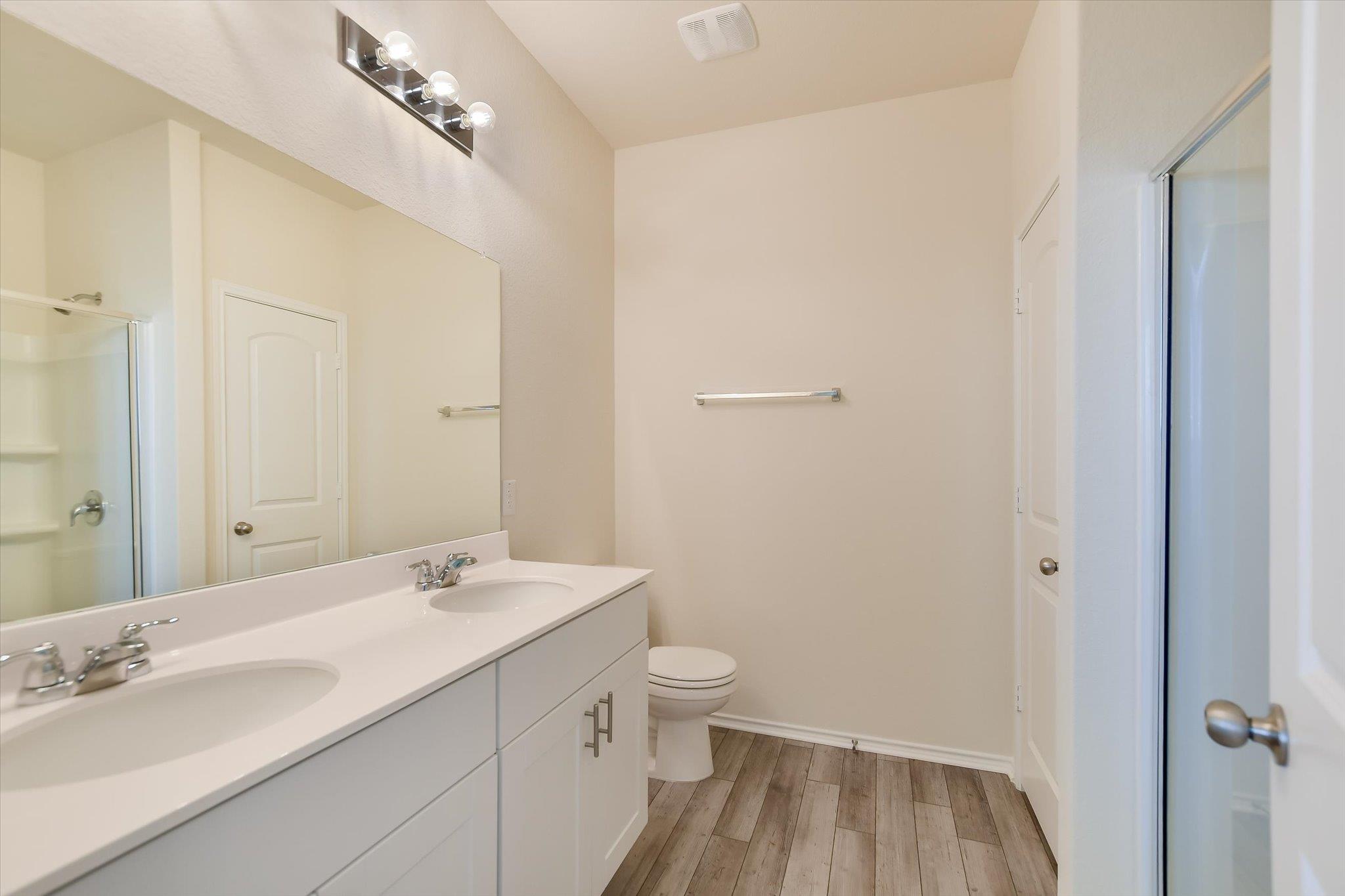 216 The Duke Dr, Jarrell, TX 76537
