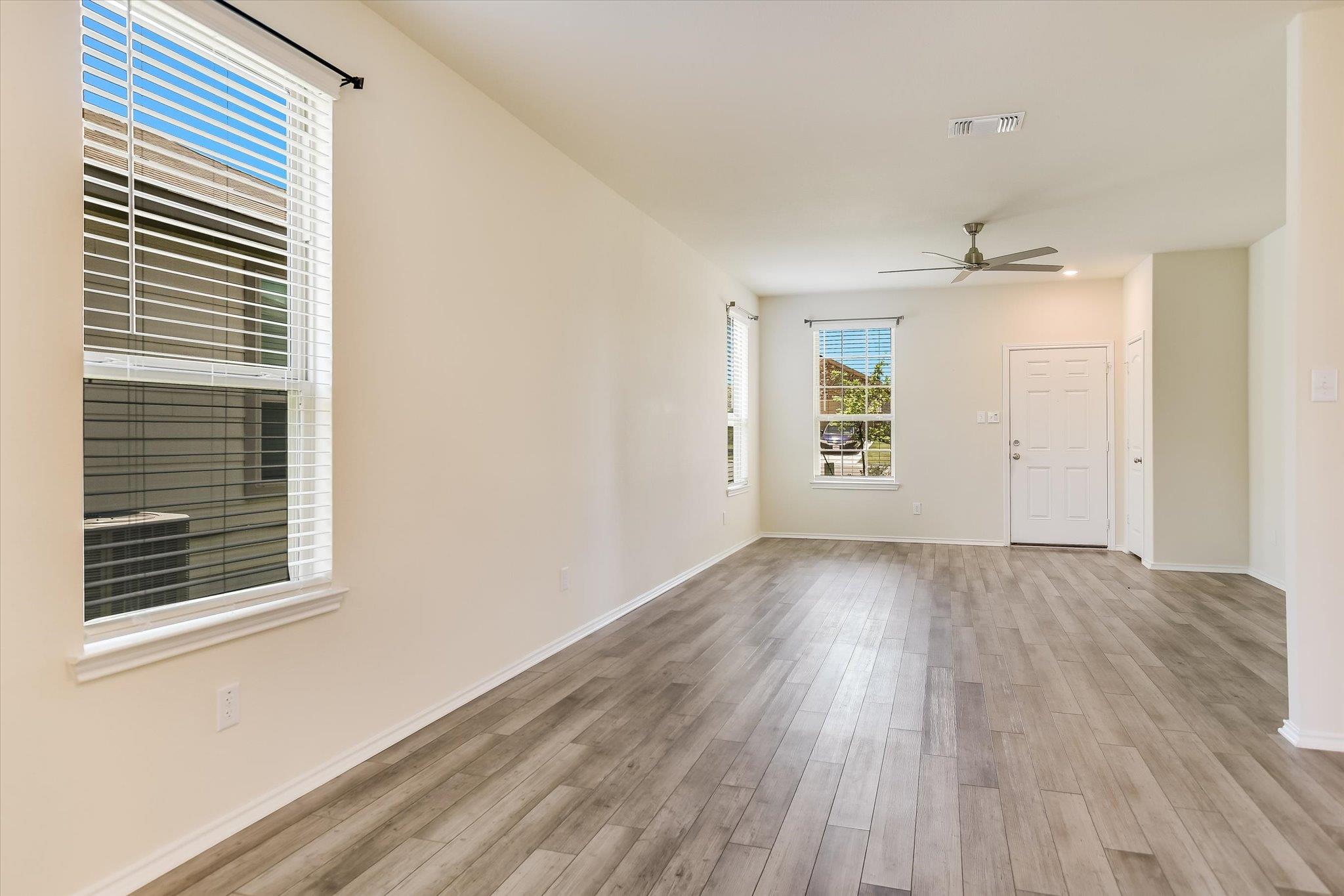 216 The Duke Dr, Jarrell, TX 76537