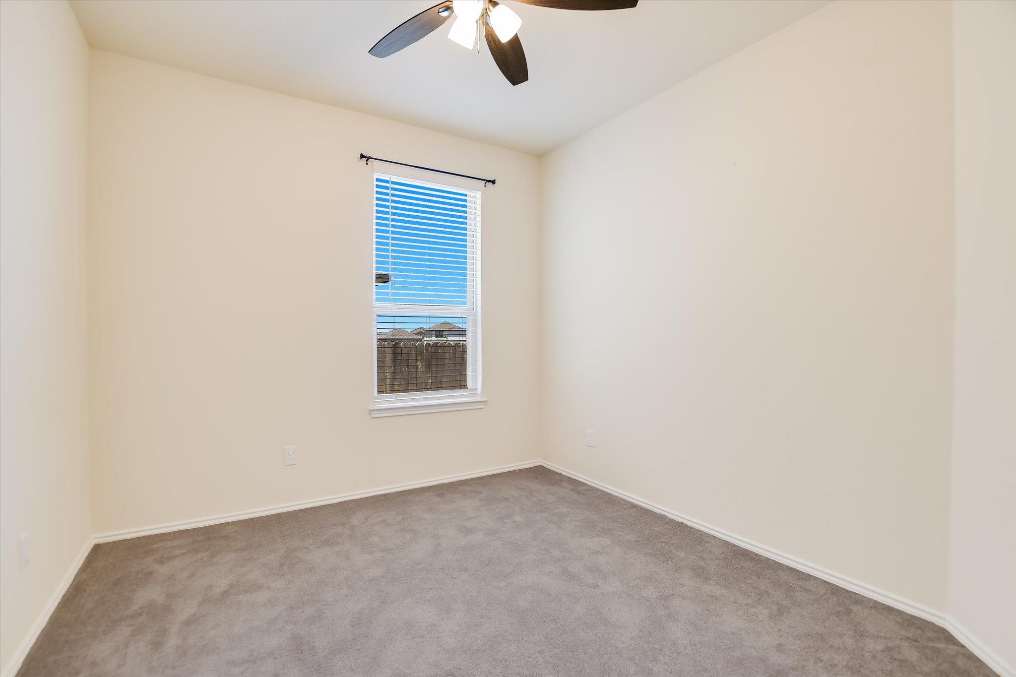216 The Duke Dr, Jarrell, TX 76537