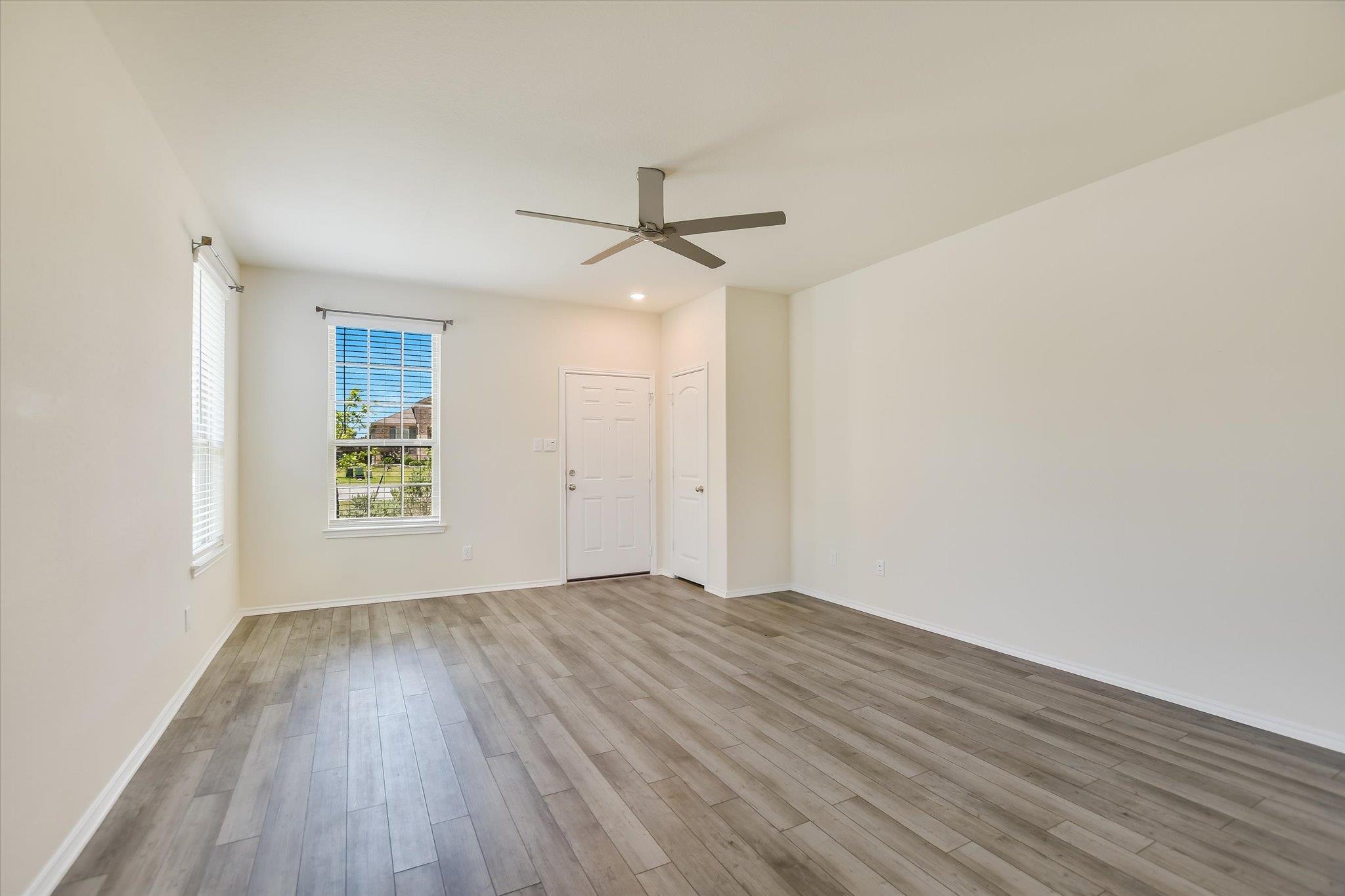 216 The Duke Dr, Jarrell, TX 76537