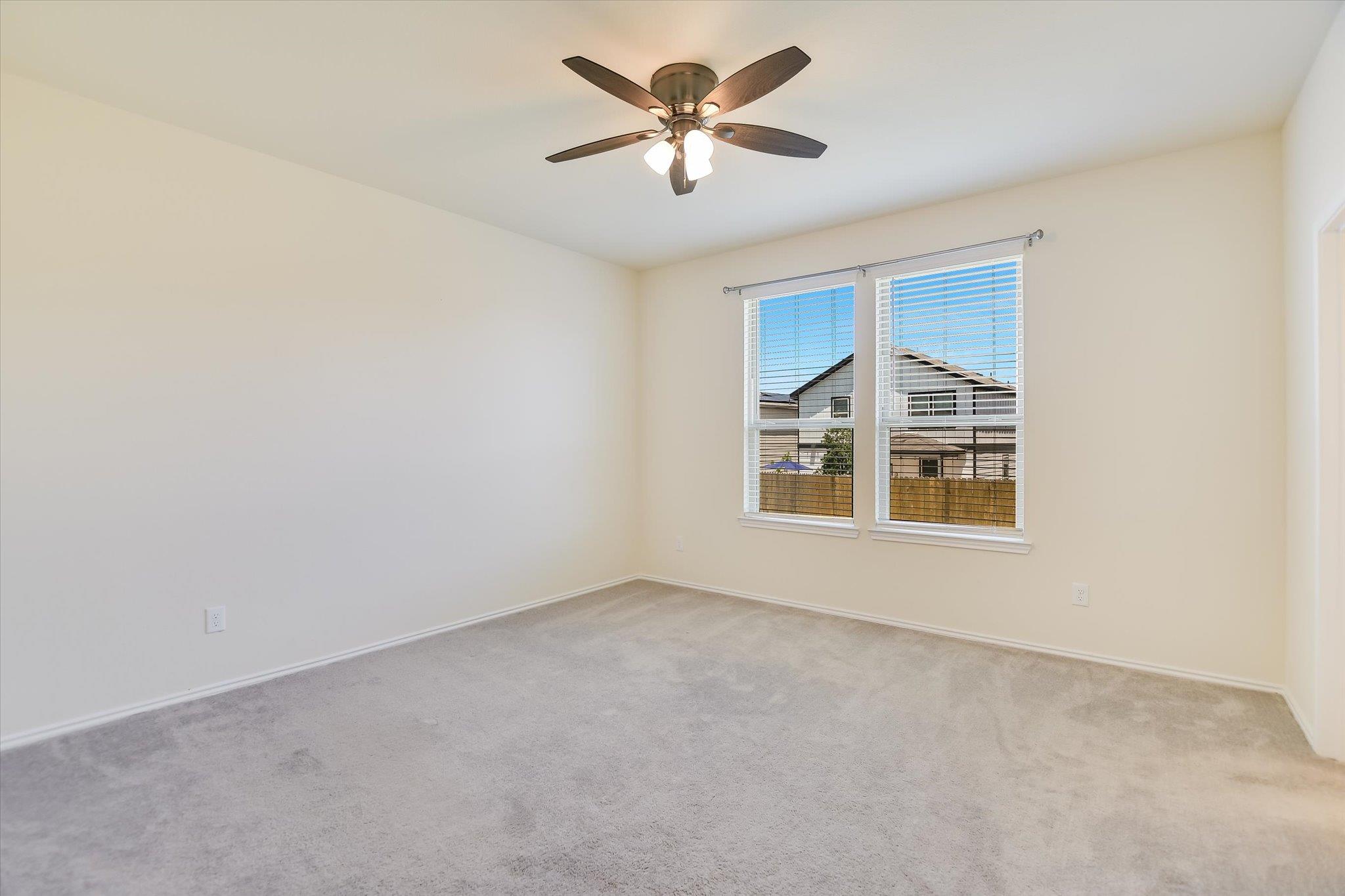 216 The Duke Dr, Jarrell, TX 76537