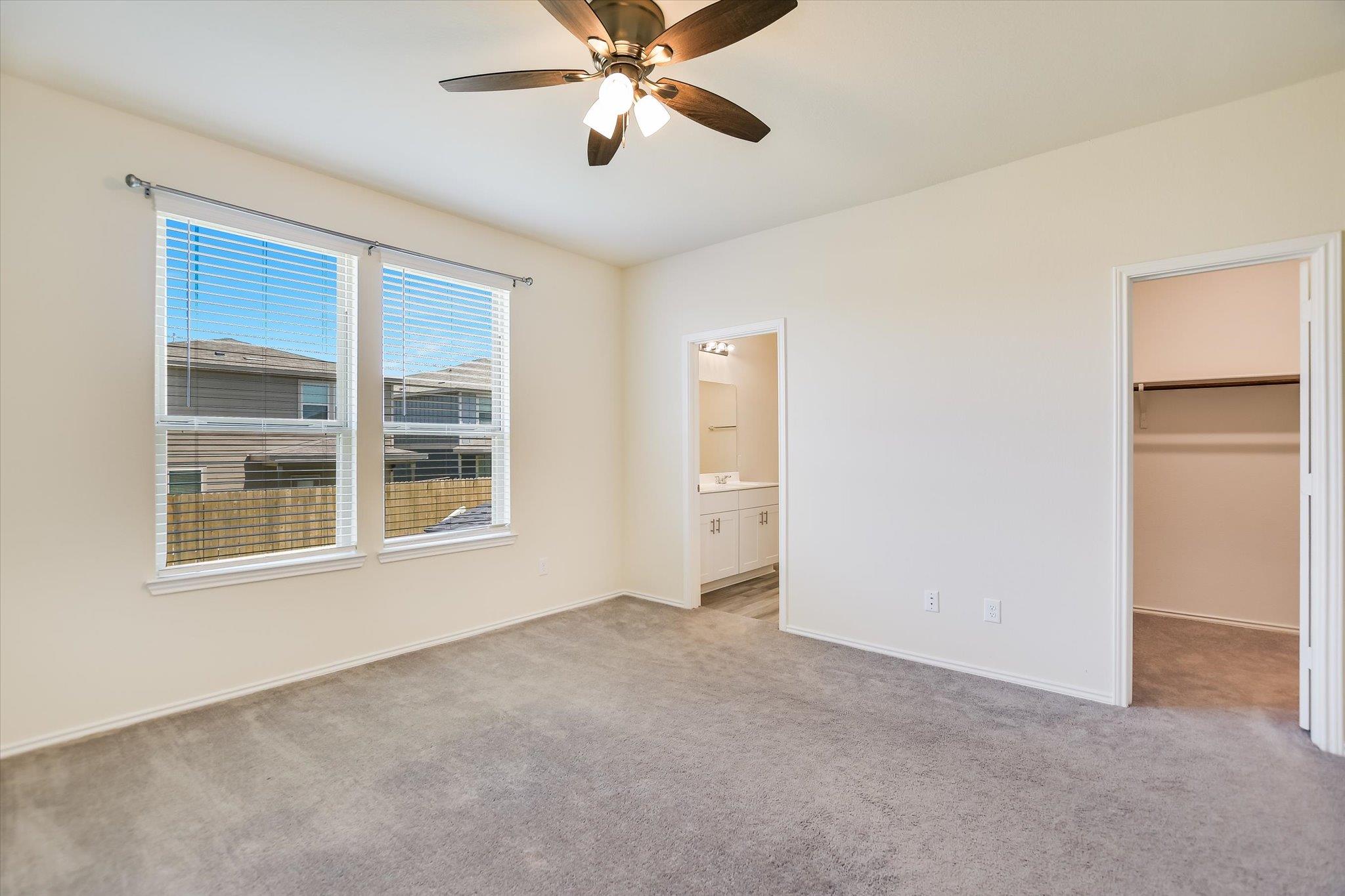 216 The Duke Dr, Jarrell, TX 76537