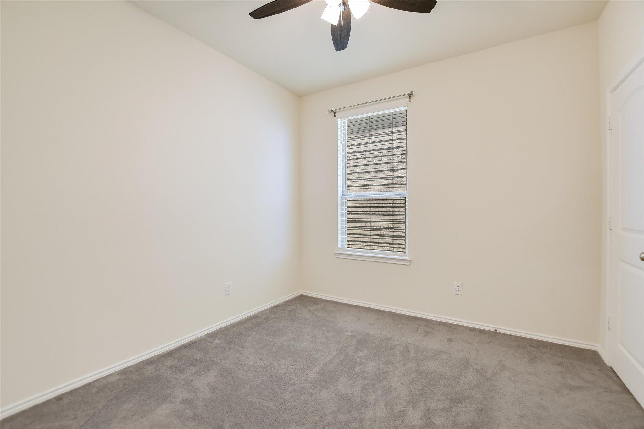 216 The Duke Dr, Jarrell, TX 76537