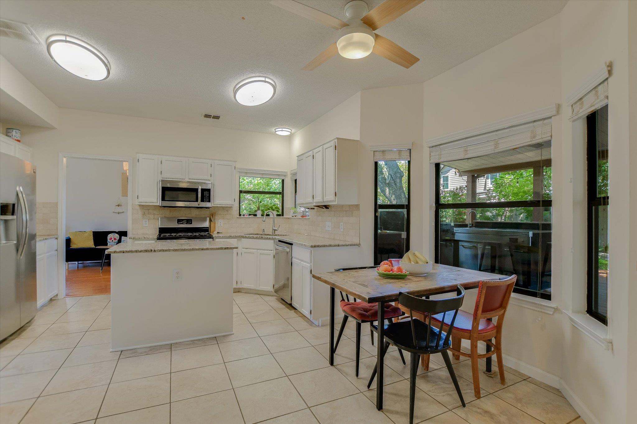 1104 Crestview St, Round Rock, TX 78681