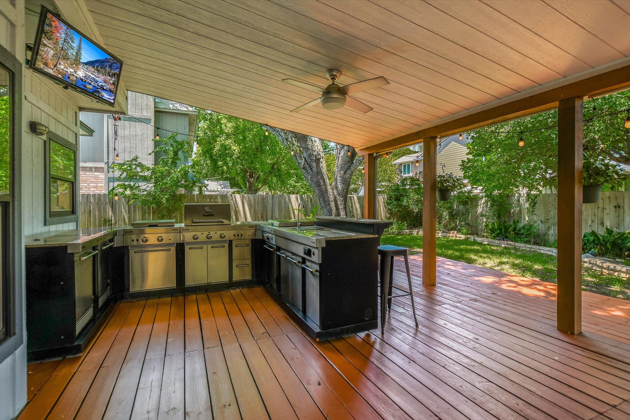 1104 Crestview St, Round Rock, TX 78681