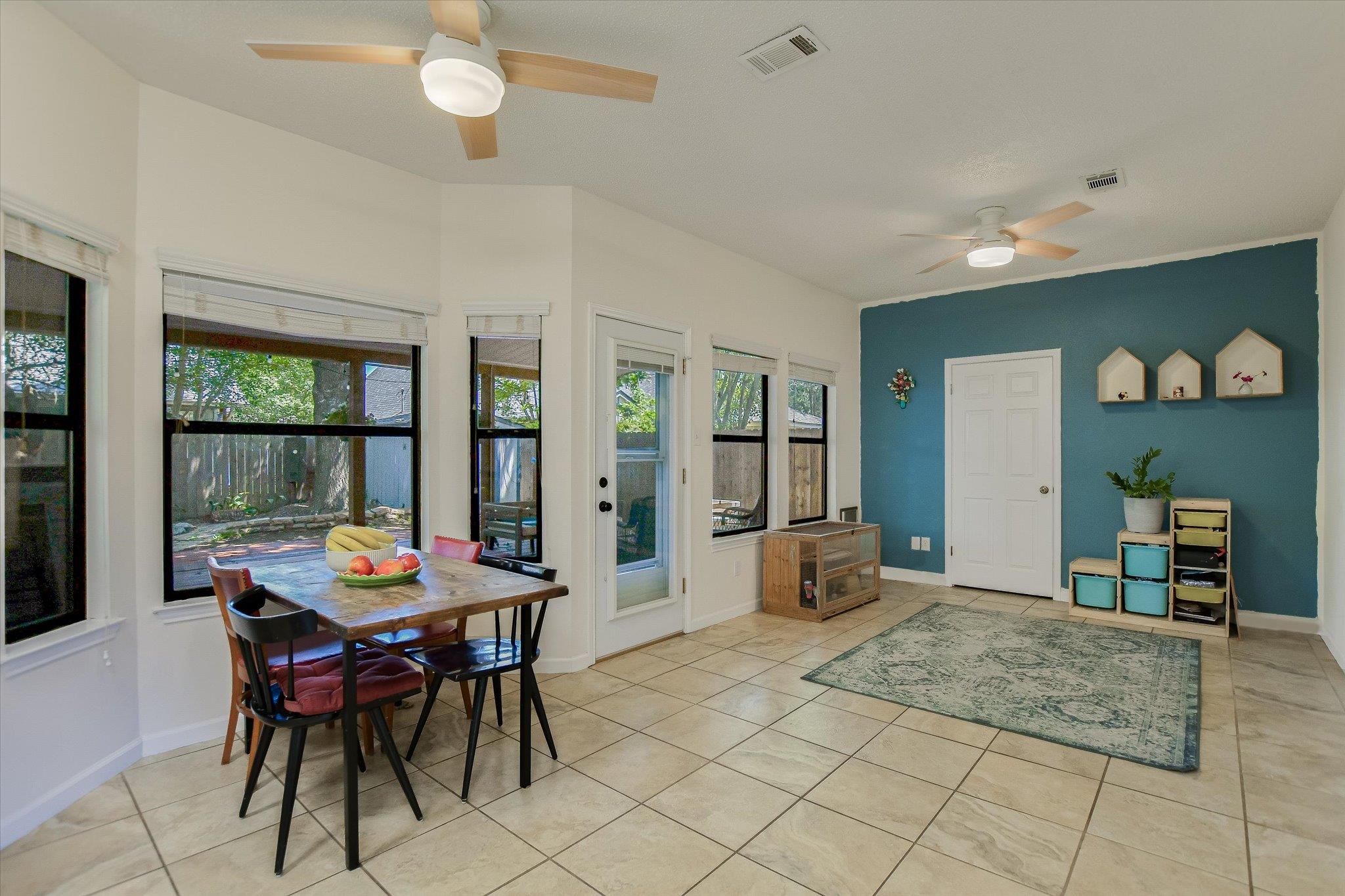 1104 Crestview St, Round Rock, TX 78681