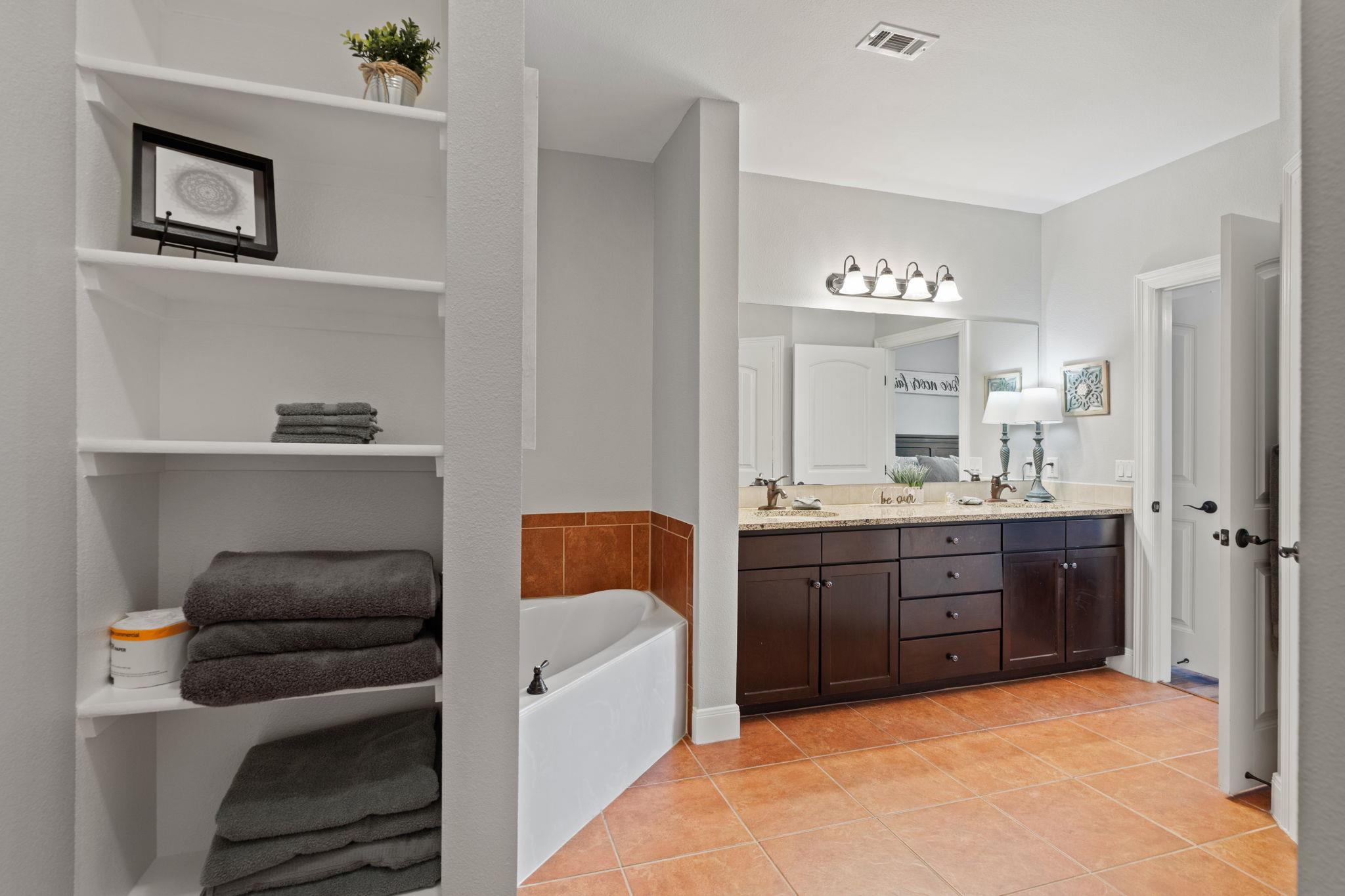 98 Island Dr # 34, Horseshoe Bay, TX 78657