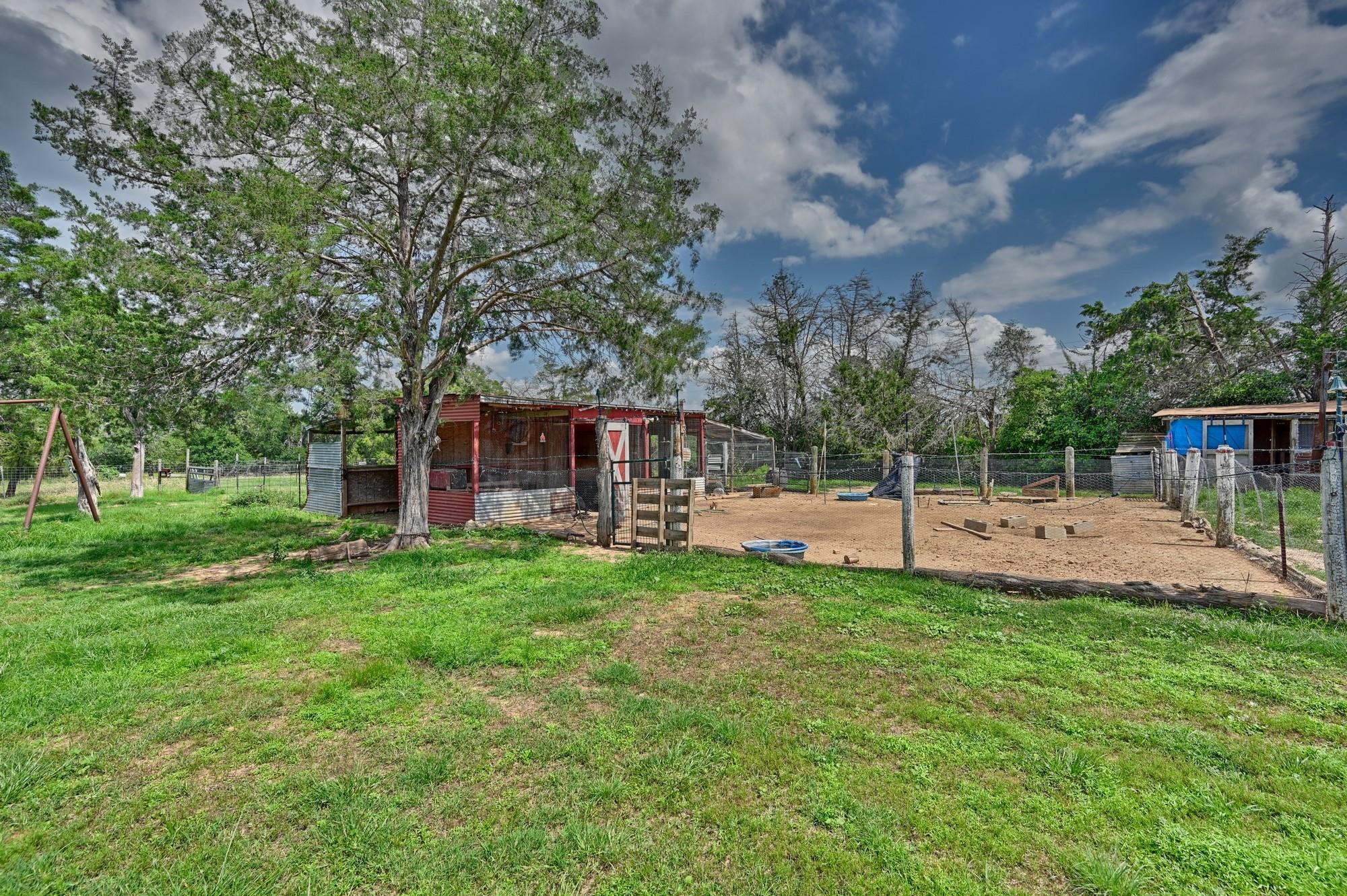 1689 Fm 2104, Paige, TX 78659