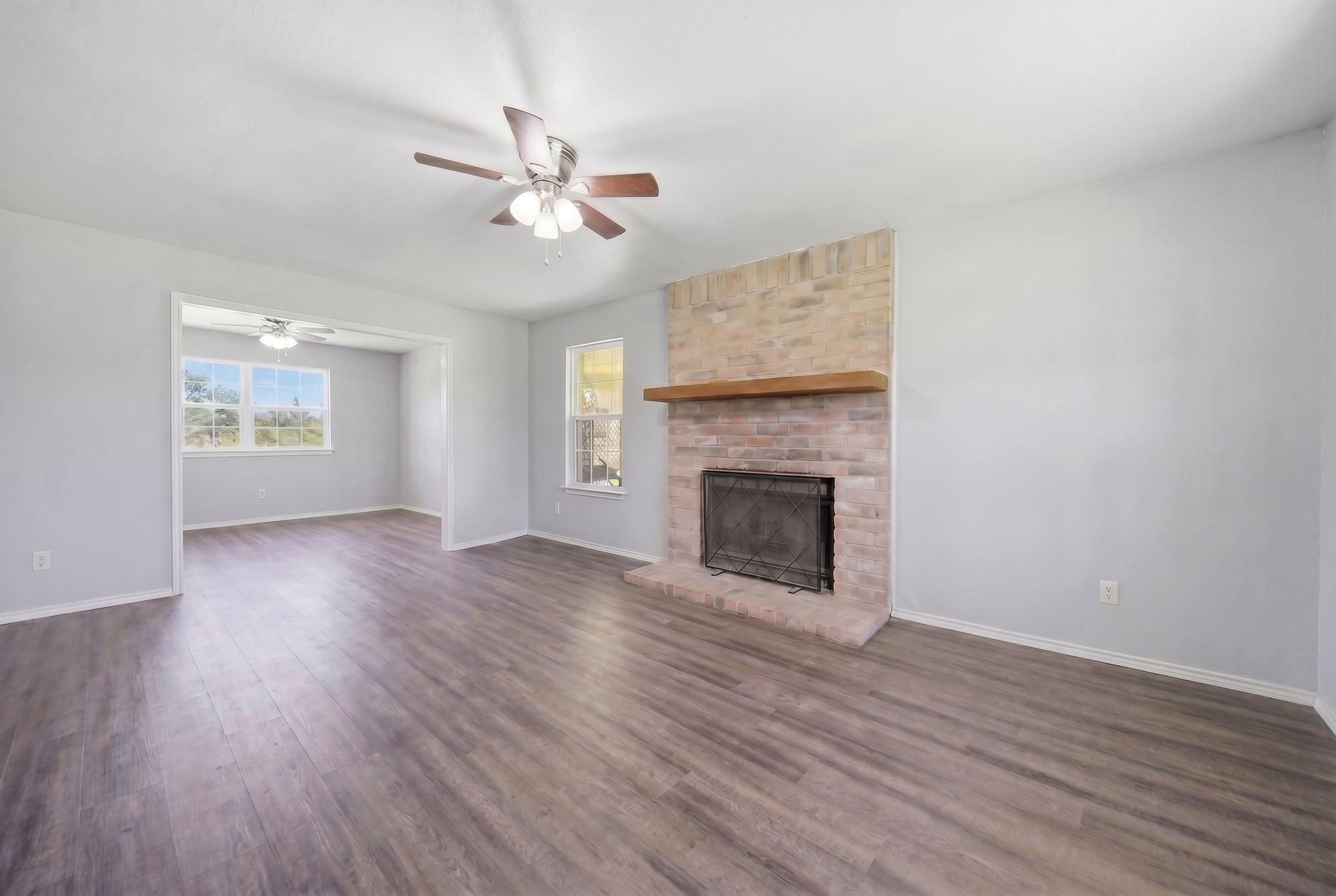 1689 Fm 2104, Paige, TX 78659
