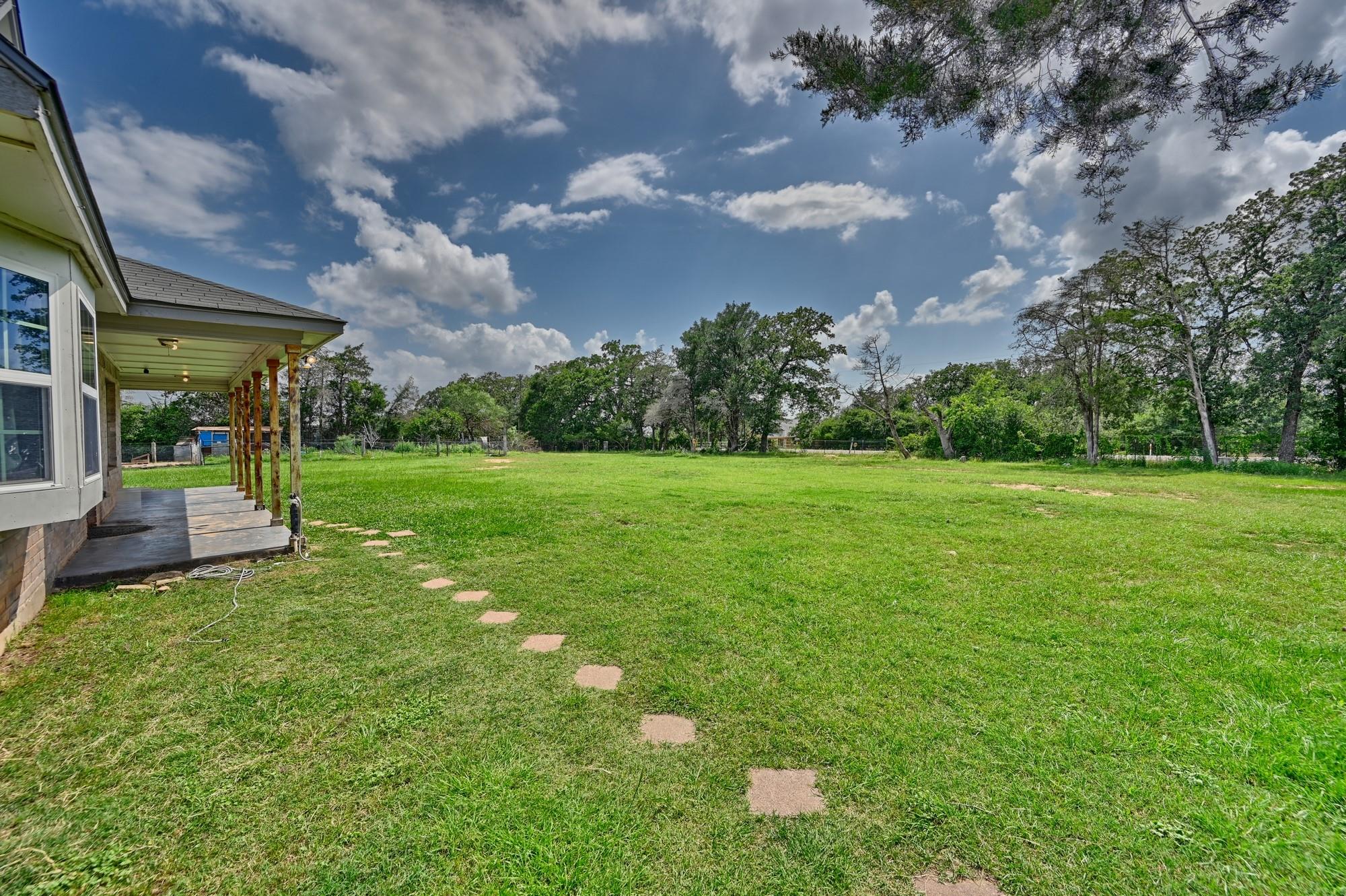 1689 Fm 2104, Paige, TX 78659