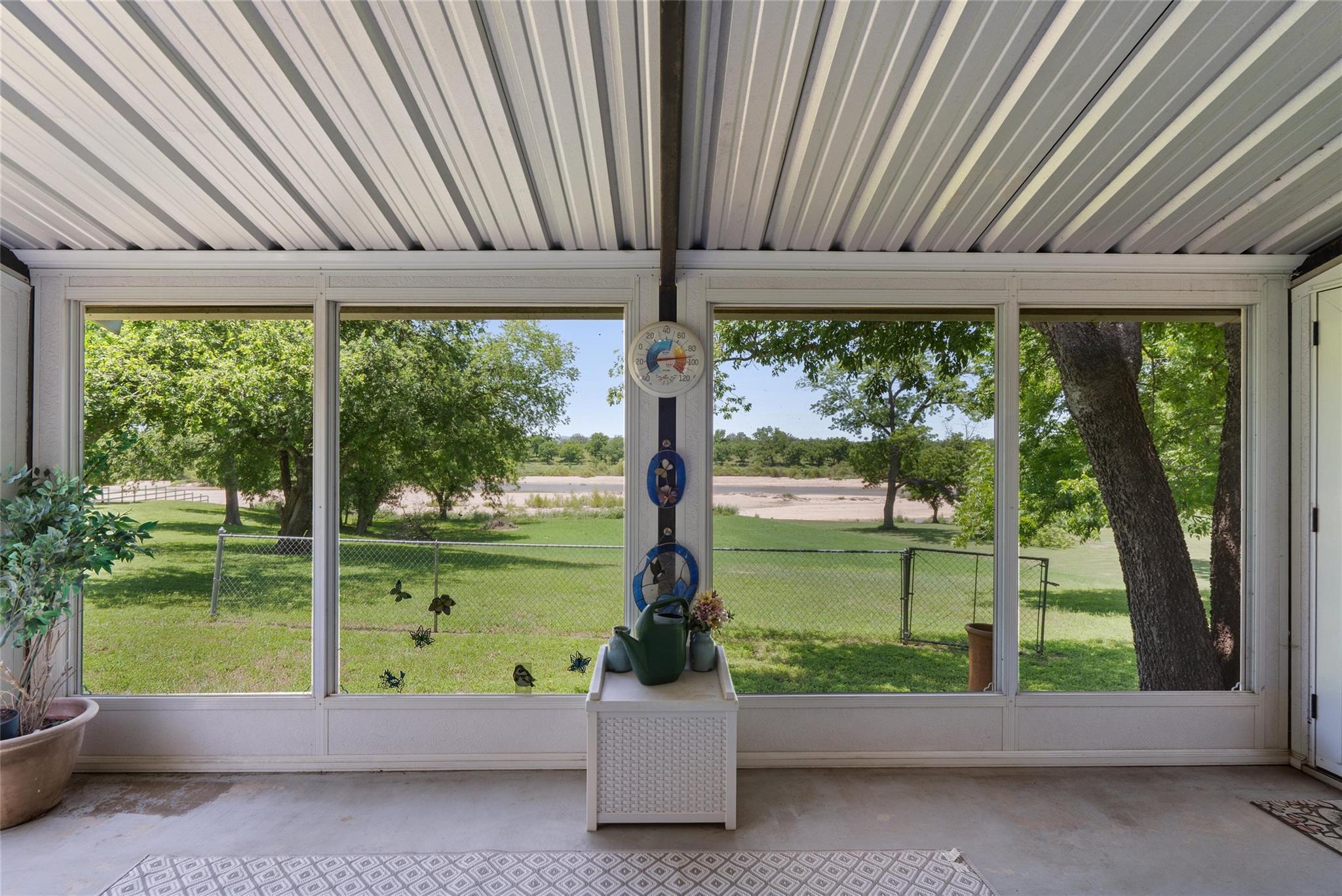 6448 River Oaks Dr, Kingsland, TX 78639
