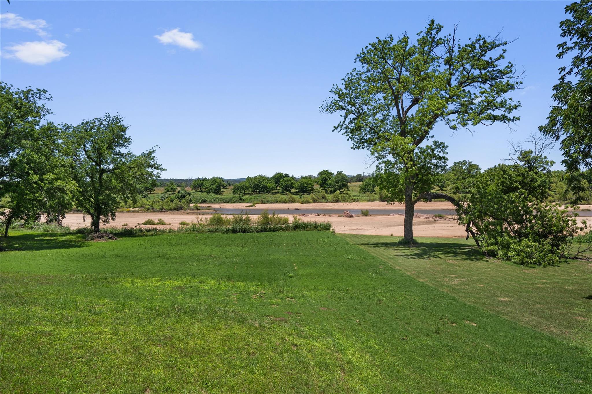 6448 River Oaks Dr, Kingsland, TX 78639