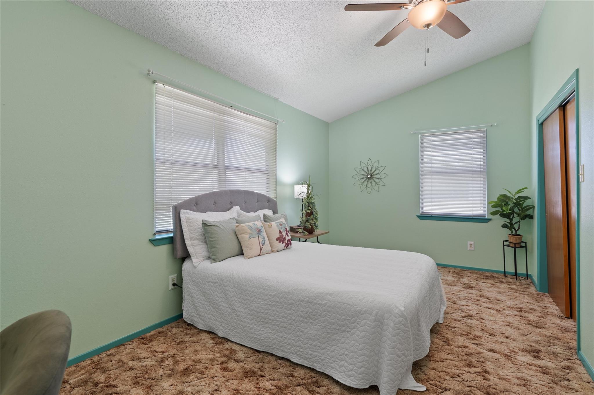 6448 River Oaks Dr, Kingsland, TX 78639