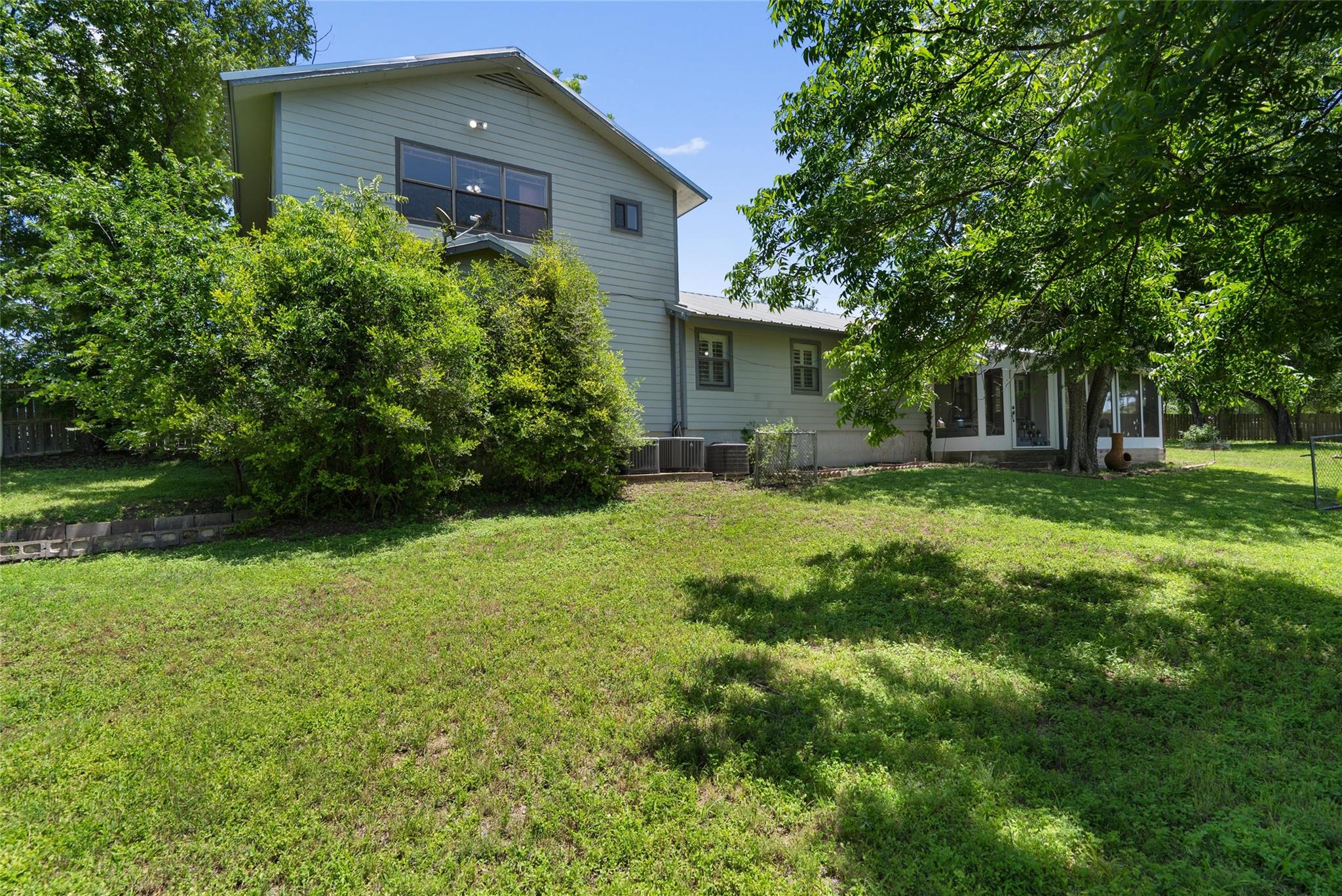 6448 River Oaks Dr, Kingsland, TX 78639