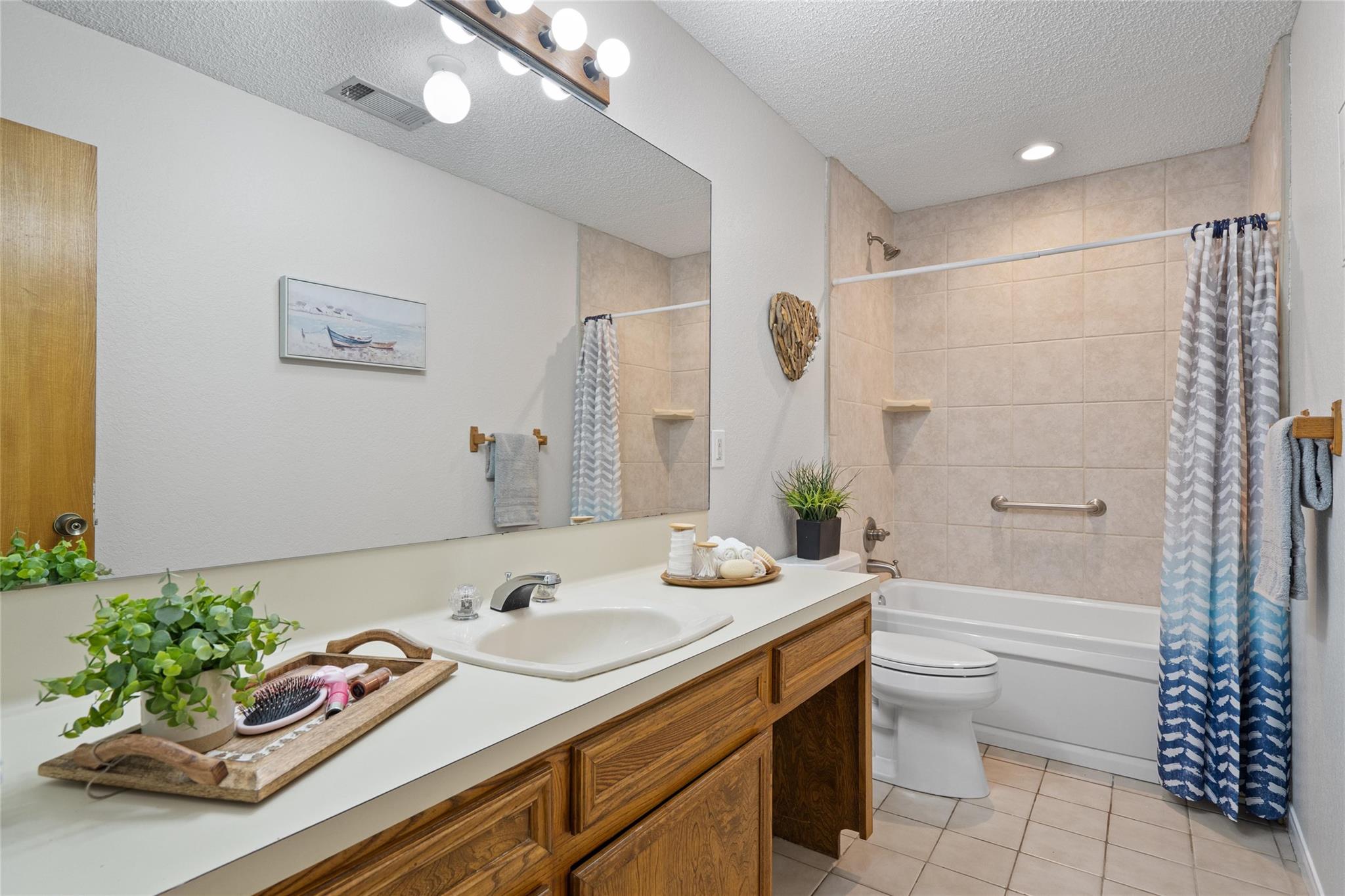 6448 River Oaks Dr, Kingsland, TX 78639