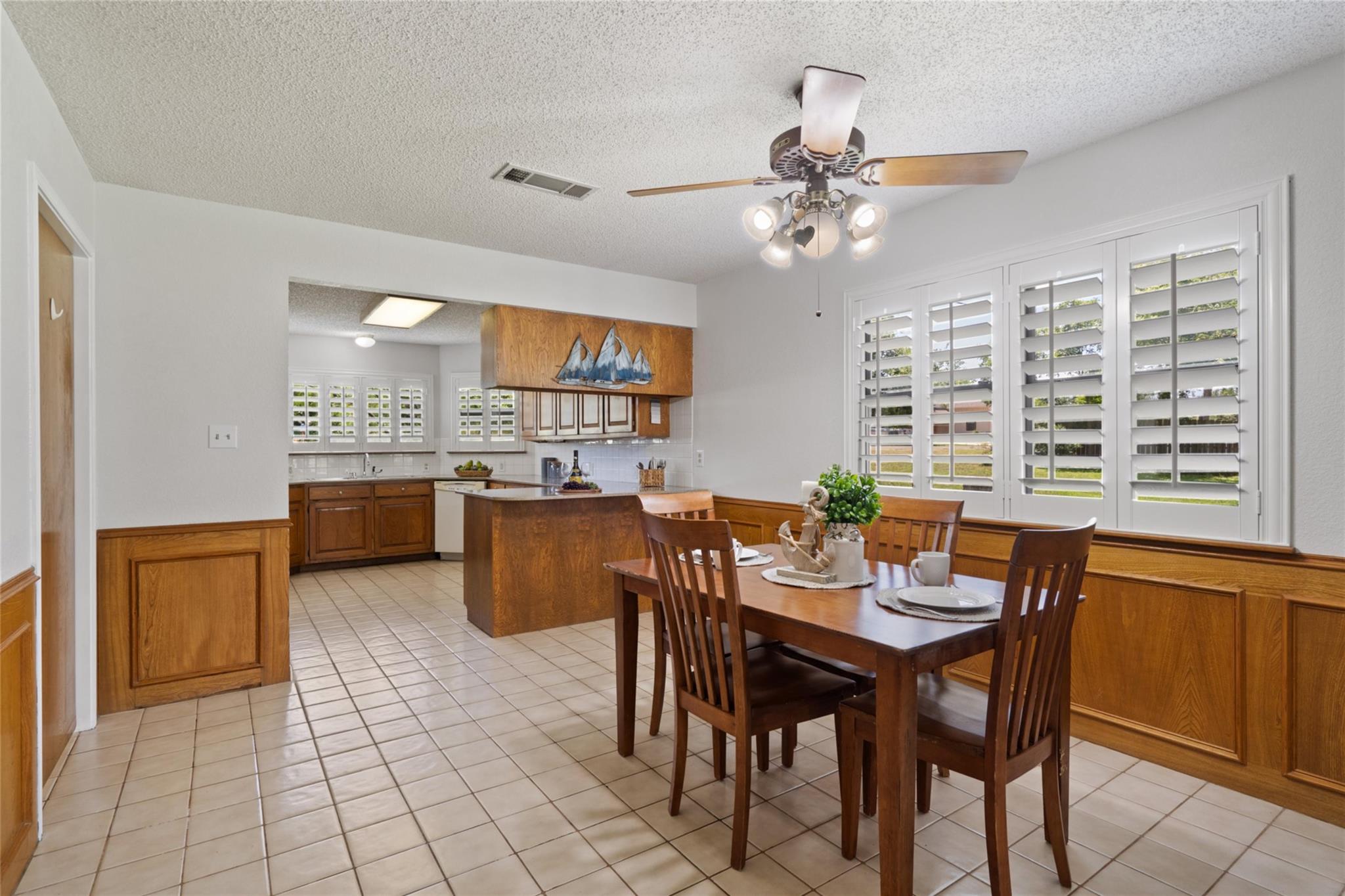 6448 River Oaks Dr, Kingsland, TX 78639