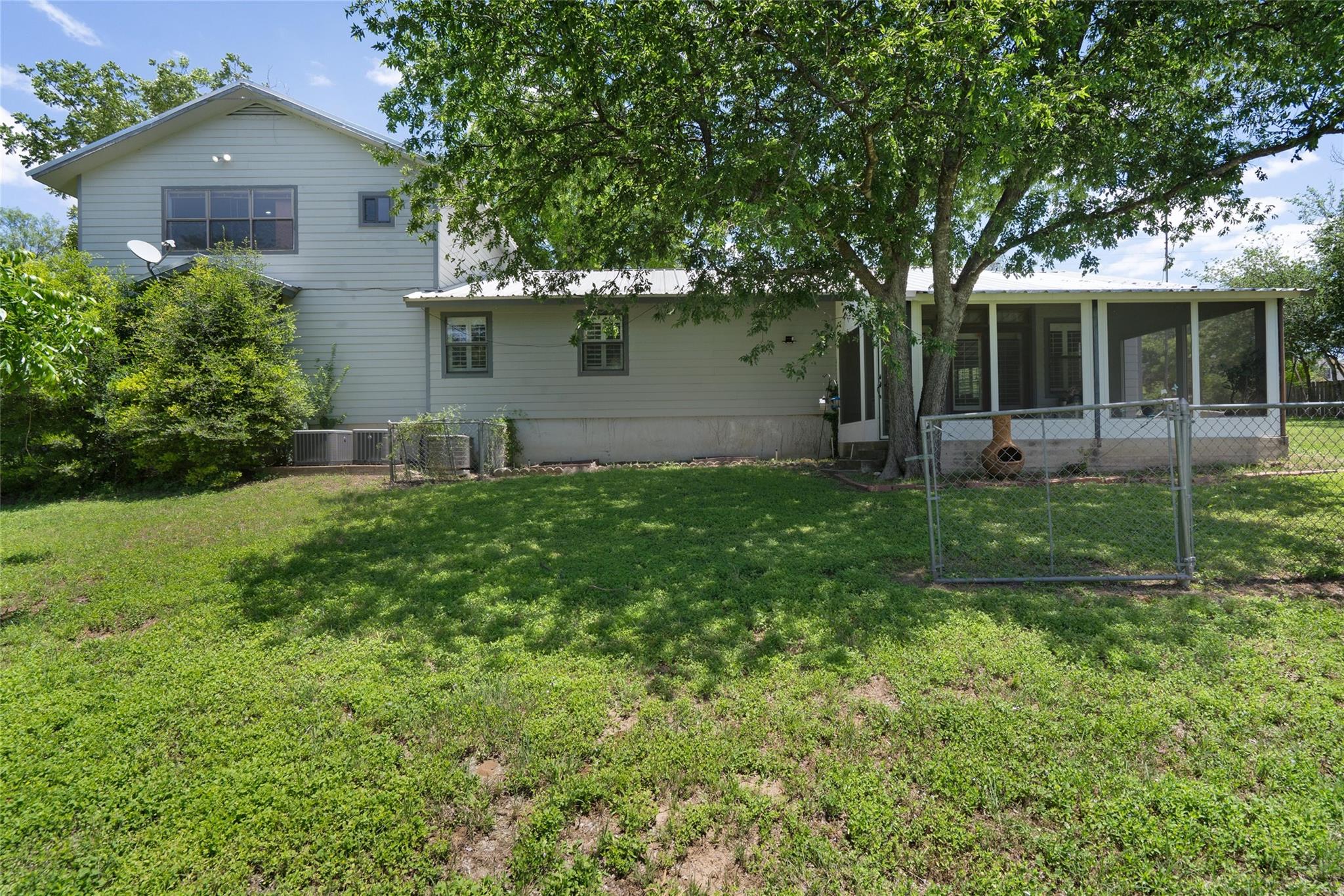 6448 River Oaks Dr, Kingsland, TX 78639