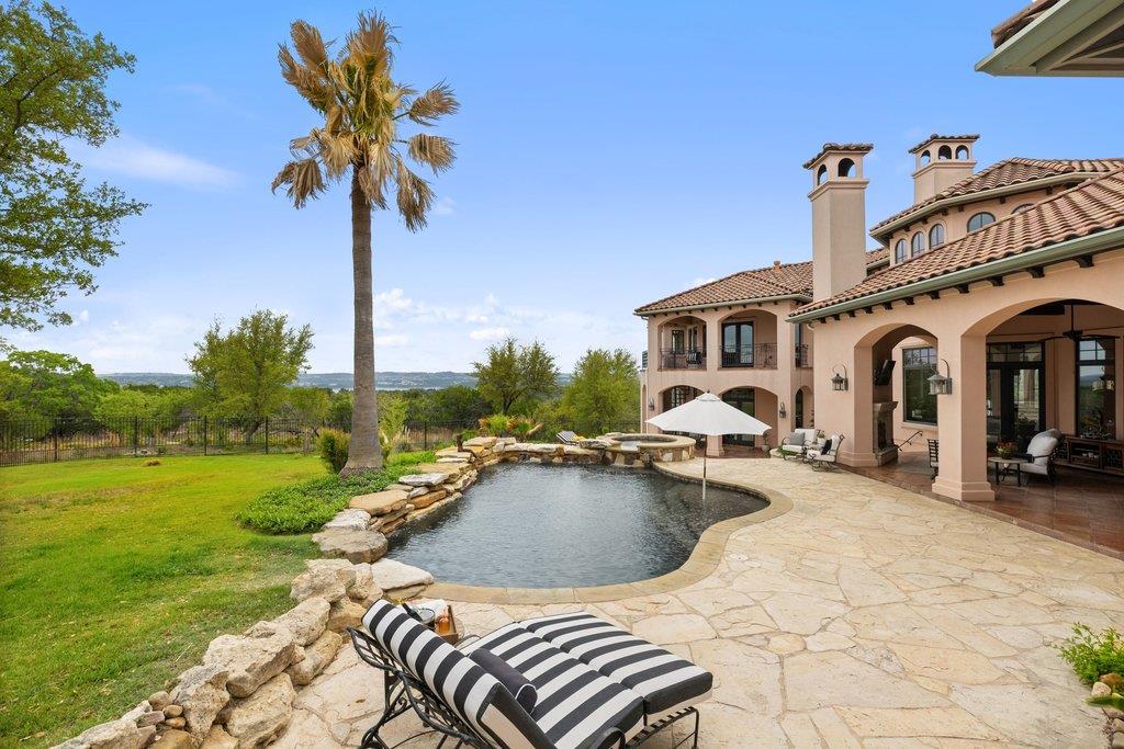 104 S Angel Light Dr, Spicewood, TX 78669