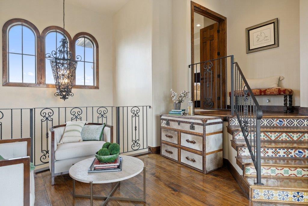 104 S Angel Light Dr, Spicewood, TX 78669