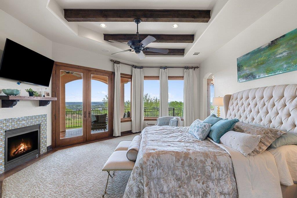 104 S Angel Light Dr, Spicewood, TX 78669