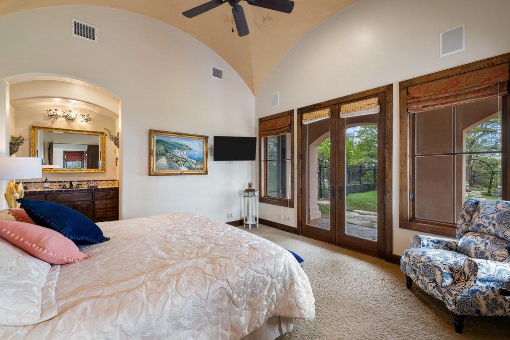 104 S Angel Light Dr, Spicewood, TX 78669