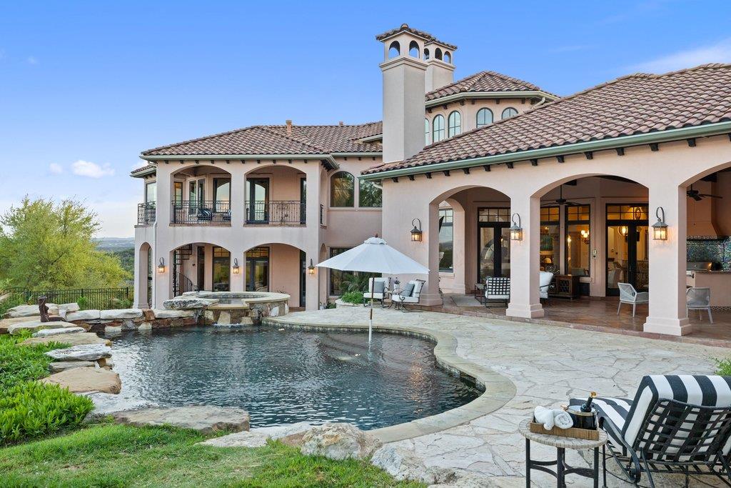 104 S Angel Light Dr, Spicewood, TX 78669