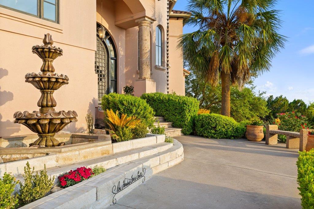 104 S Angel Light Dr, Spicewood, TX 78669