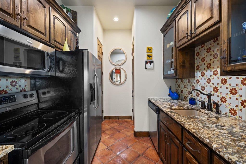 104 S Angel Light Dr, Spicewood, TX 78669