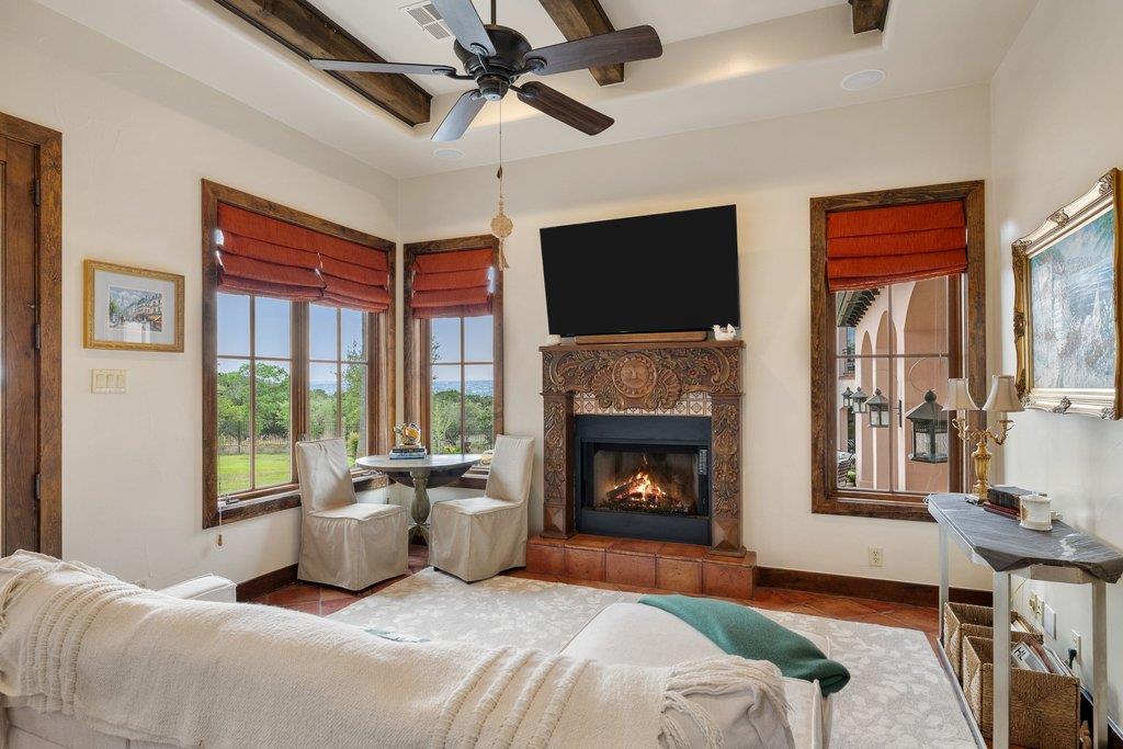 104 S Angel Light Dr, Spicewood, TX 78669