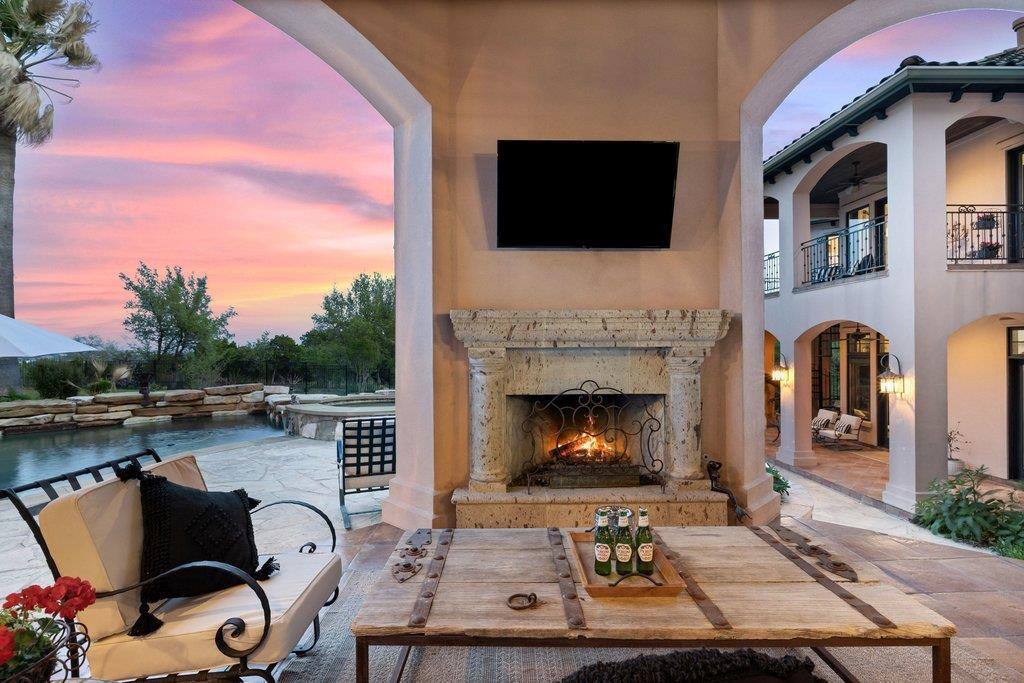 104 S Angel Light Dr, Spicewood, TX 78669