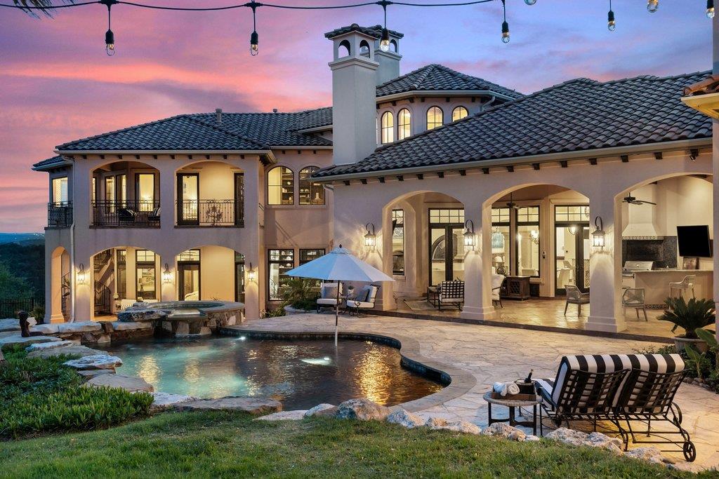 104 S Angel Light Dr, Spicewood, TX 78669