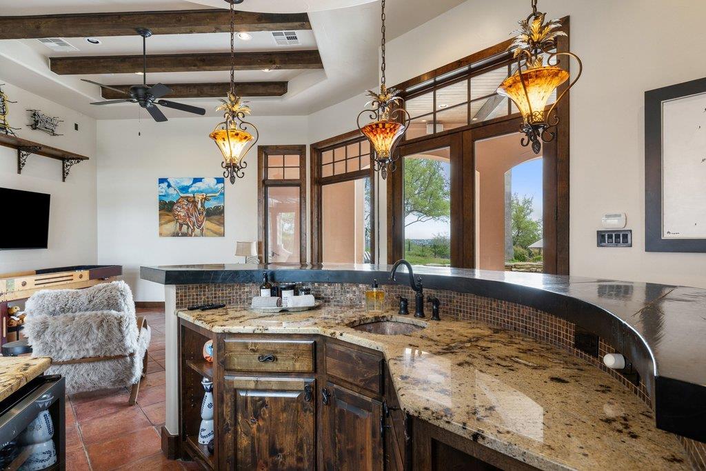 104 S Angel Light Dr, Spicewood, TX 78669