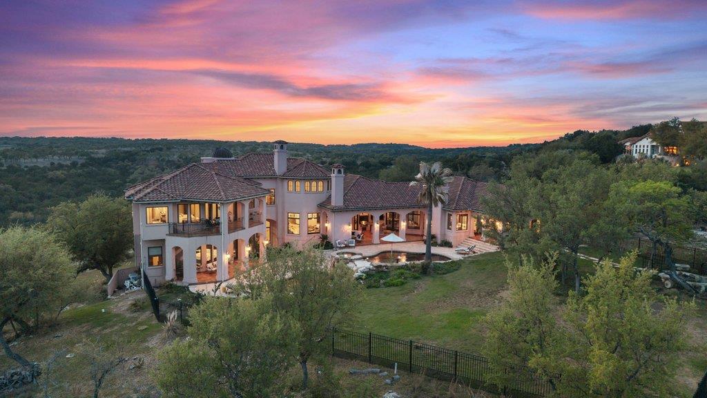 104 S Angel Light Dr, Spicewood, TX 78669