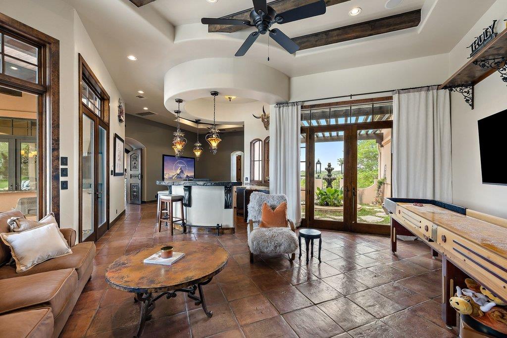 104 S Angel Light Dr, Spicewood, TX 78669
